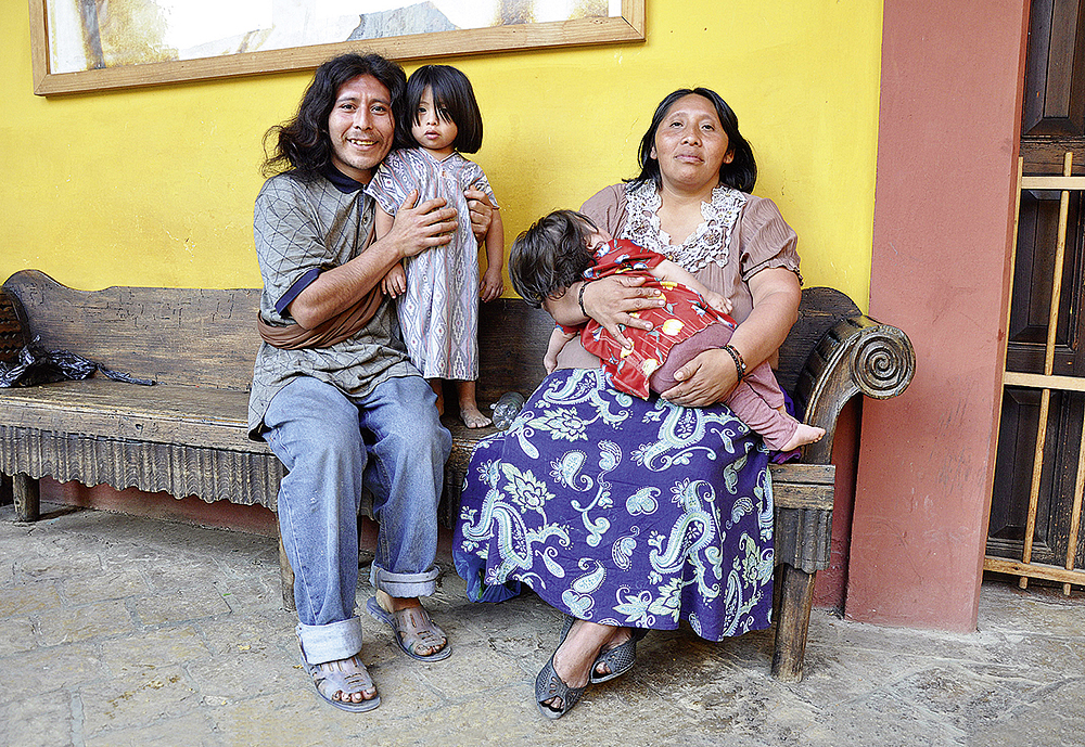 Mayafamilie im mexikanischen San Cristóbal de las Casas. Der Stamm der Lacandonen gehört zu den ältesten Nachfahren der Maya. | Foto: Jürgen Bluhm