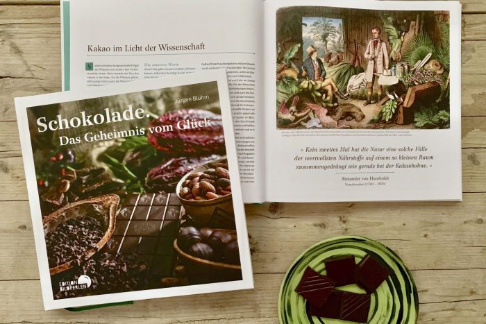 „Kein zweites Mal hat die Natur eine solche Fülle der wertvollsten Nährstoffe auf einem so kleinen Raum zusammengedrängt wie gerade bei der Kakaobohne”, schrieb der Naturforscher Alexander von Humboldt (1769 – 1859). | Foto: Edition Bildperlen „Kein zweites Mal hat die Natur eine solche Fülle der wertvollsten Nährstoffe auf einem so kleinen Raum zusammengedrängt wie gerade bei der Kakaobohne”, schrieb der Naturforscher Alexander von Humboldt (1769 – 1859). | Foto: Edition Bildperlen